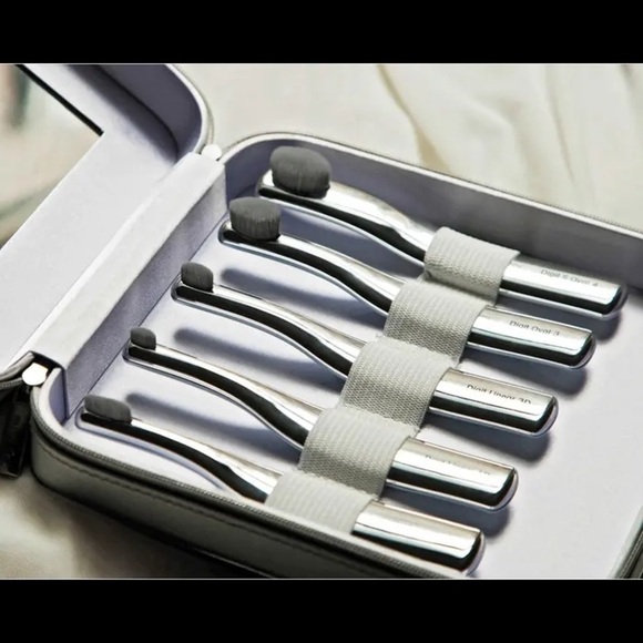 Artis Cosmetic Luxury Makeup Artist 5-Brush Set w/ Travel Case - Picture 6 of 9